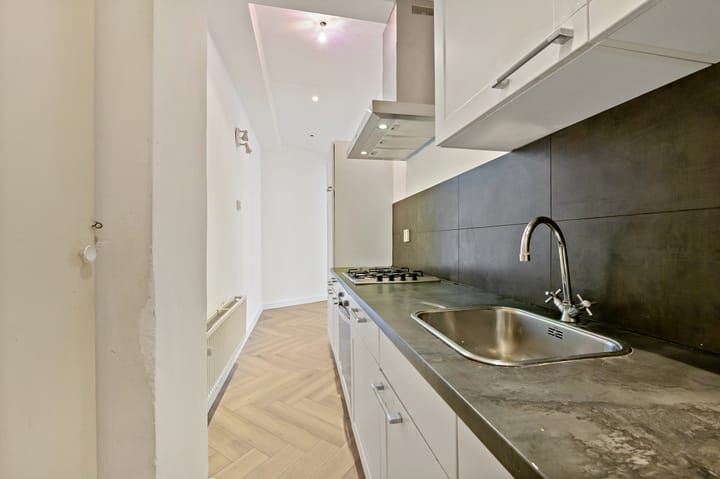 Photo 2 of Van der Wyckstraat 10-A