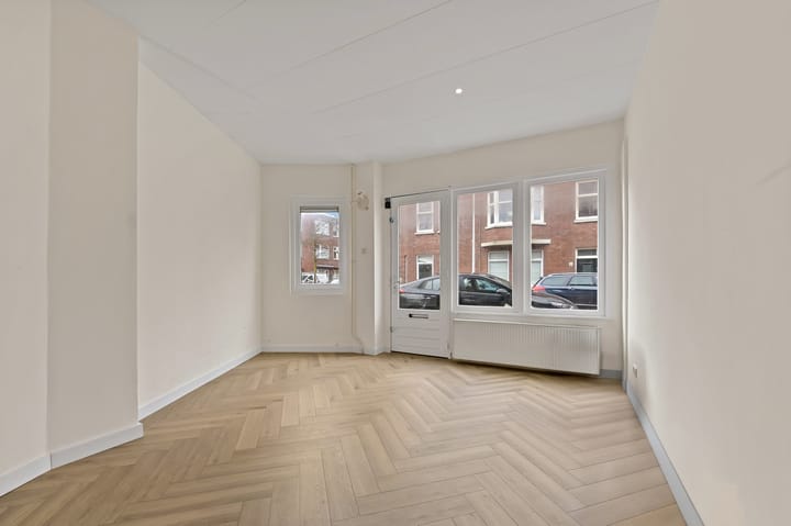 Photo 4 of Van der Wyckstraat 10-A