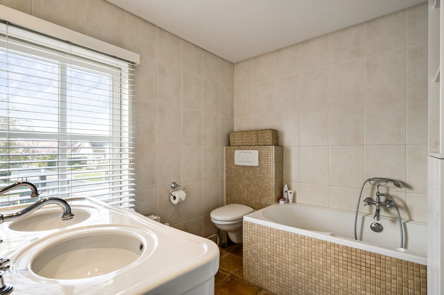 Foto 40 van Burgemeester van de Broekstraat 1