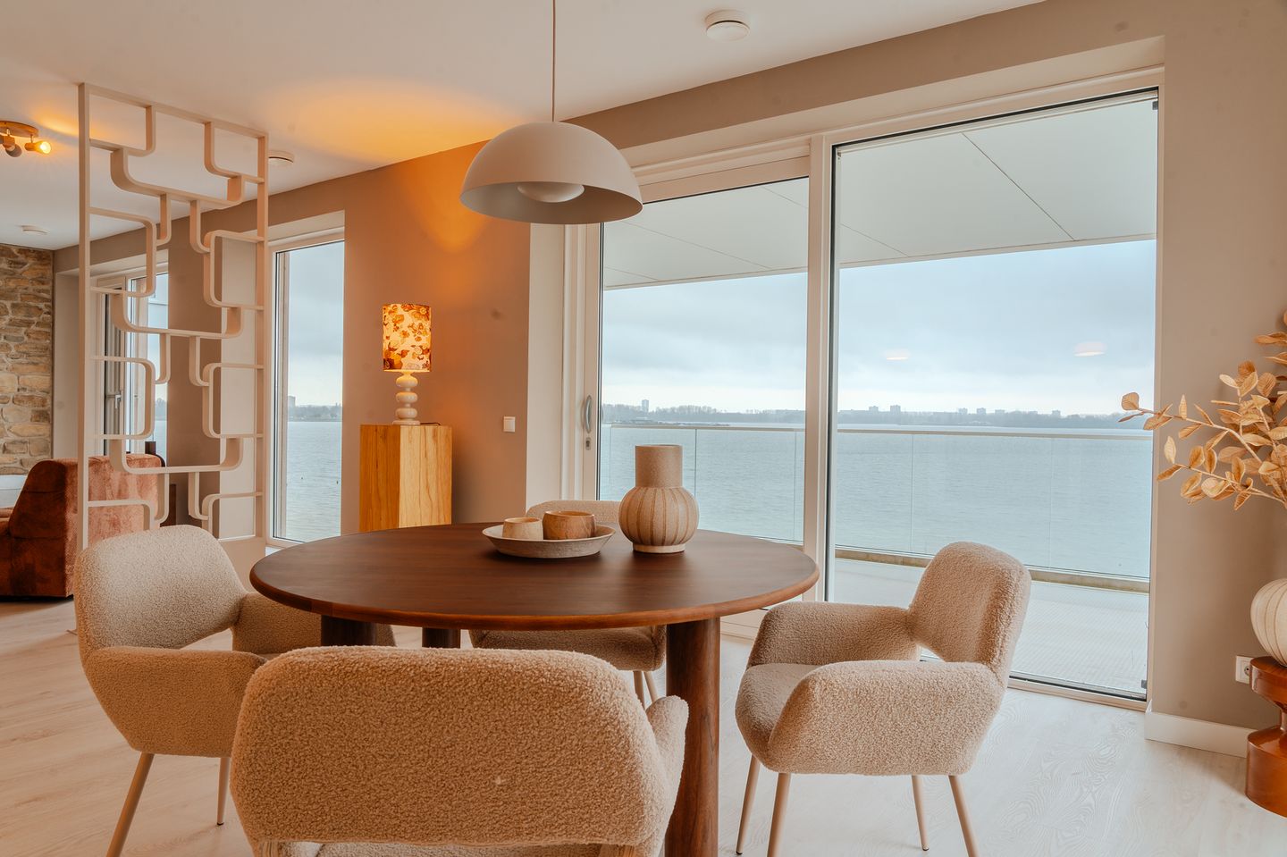 Luxury apartment with spectacular water views in Nesselande — 16