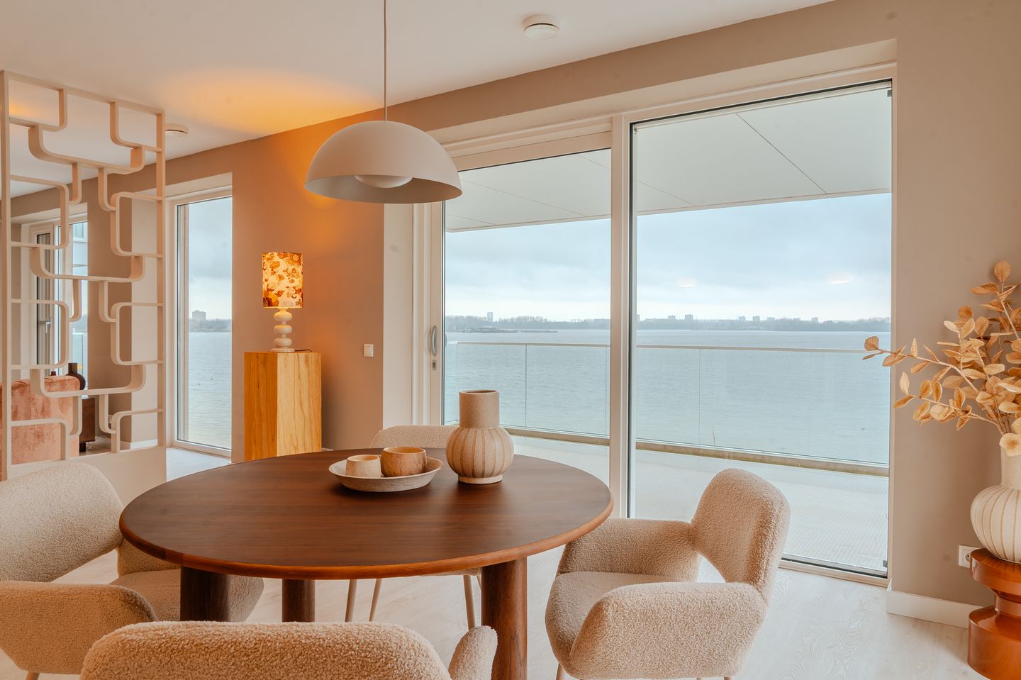 Luxury apartment with spectacular water views in Nesselande — 17