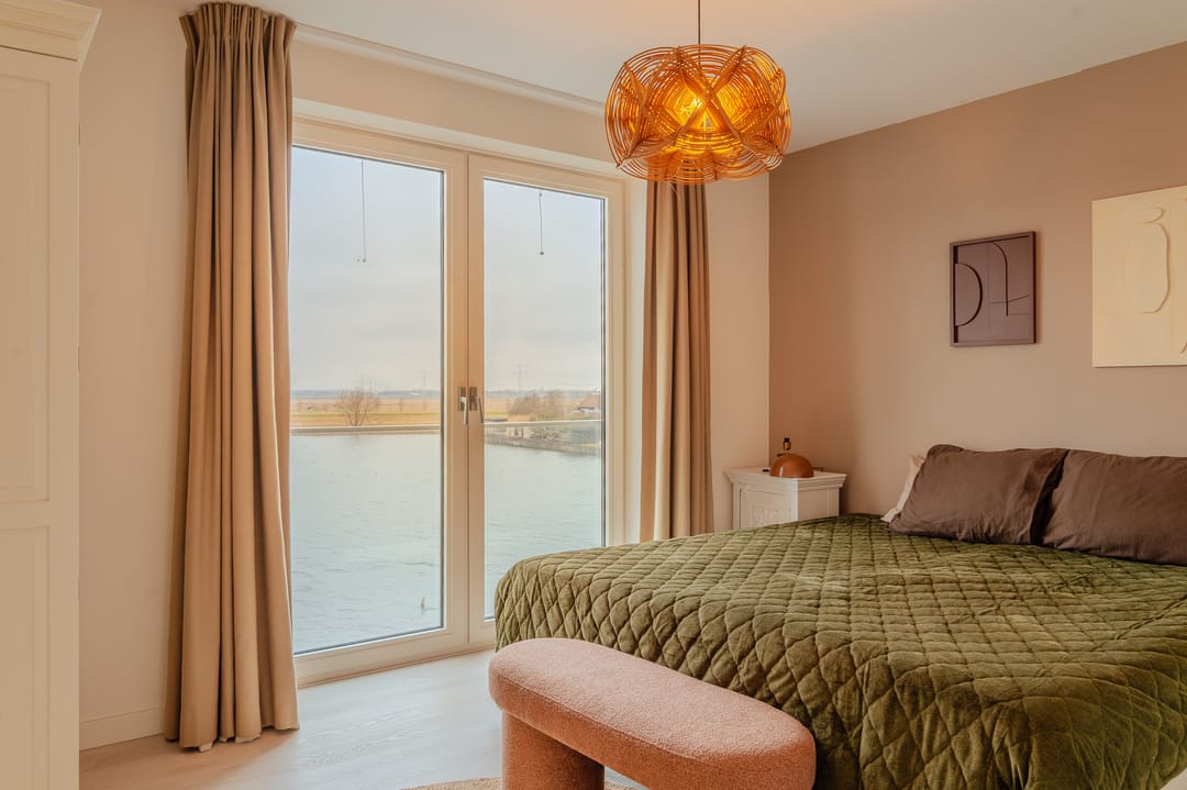 Luxury apartment with spectacular water views in Nesselande — 25