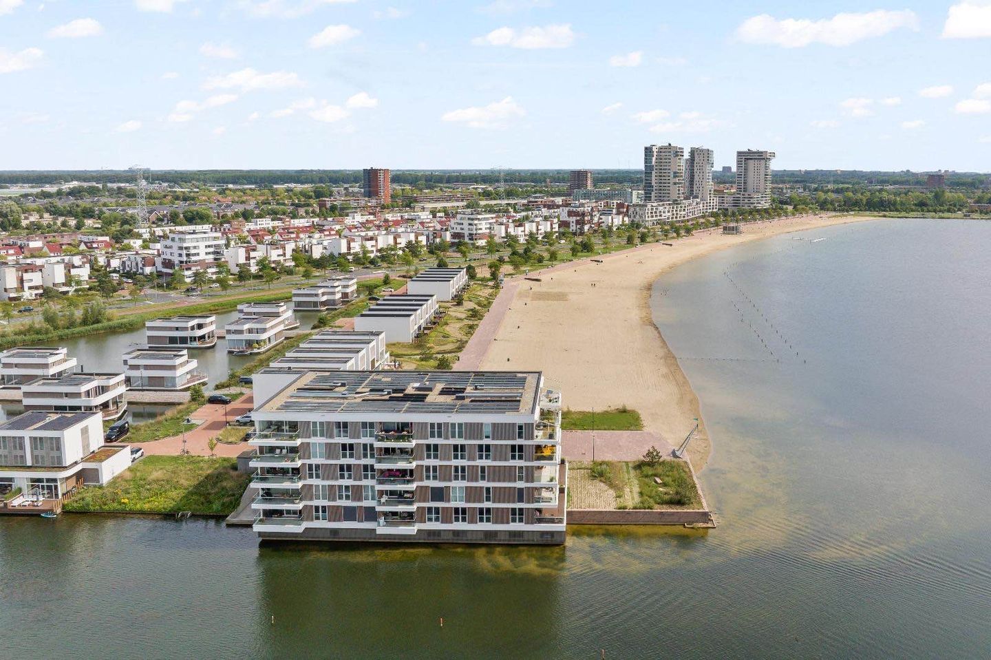 Luxury apartment with spectacular water views in Nesselande — 42