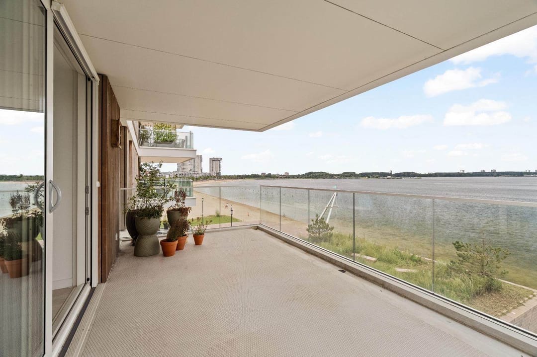 Luxury apartment with spectacular water views in Nesselande — 44