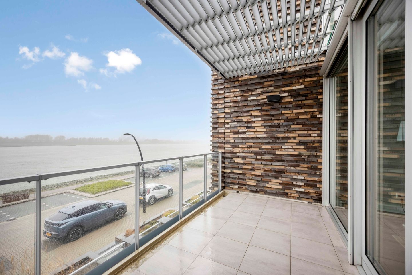 Stylish Boulevard Residence with Water Views in Maassluis — 19