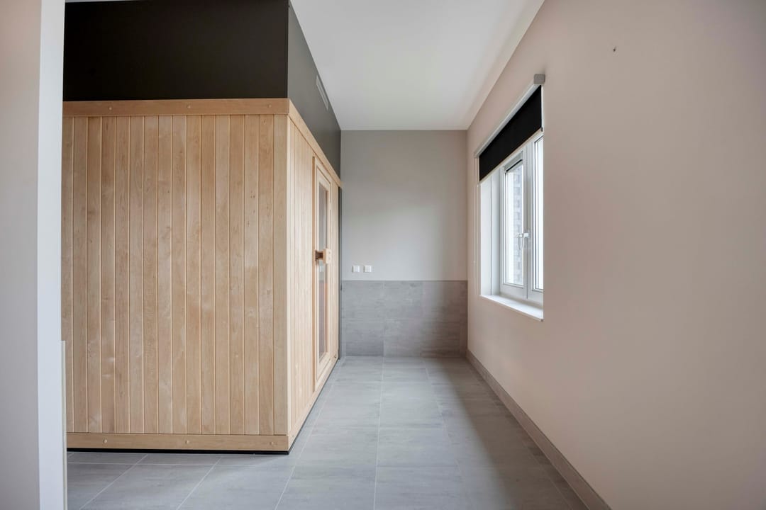 Stylish Boulevard Residence with Water Views in Maassluis — 22