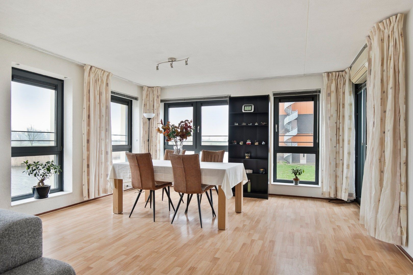 Spacious 4-Room Apartment with Water View in Almere Eilandenbuurt — 12
