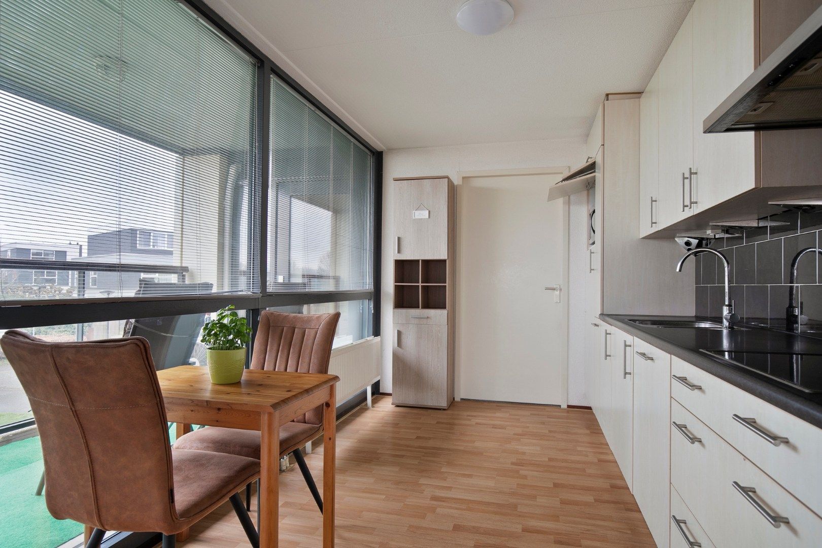 Spacious 4-Room Apartment with Water View in Almere Eilandenbuurt — 15