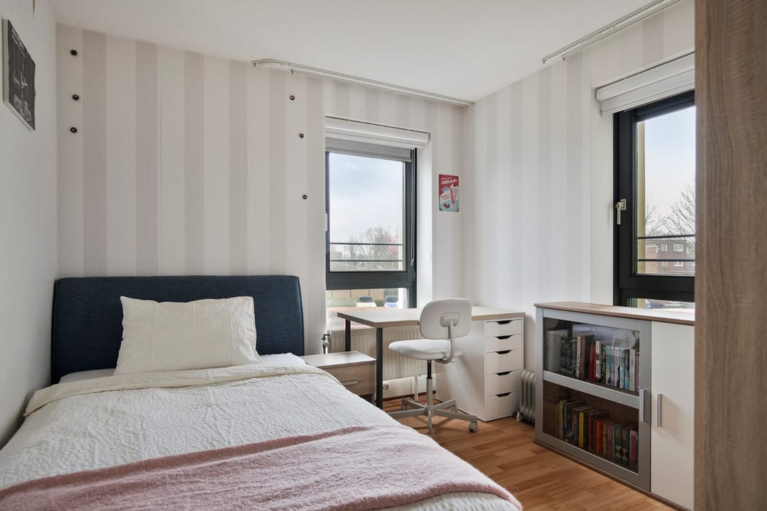 Spacious 4-Room Apartment with Water View in Almere Eilandenbuurt — 26