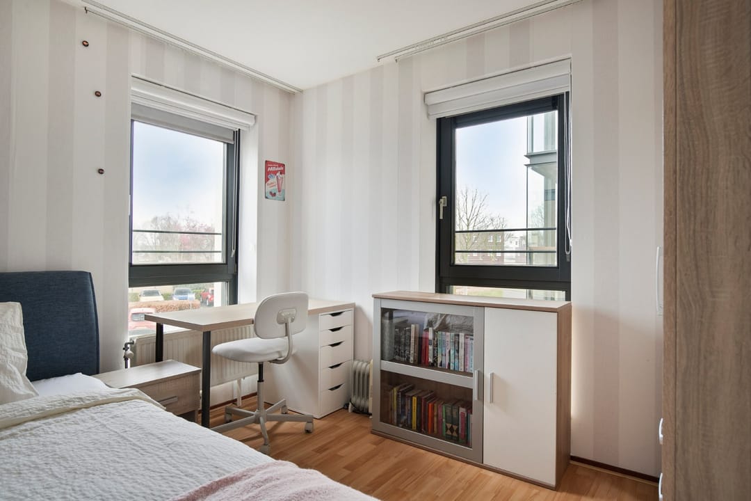 Spacious 4-Room Apartment with Water View in Almere Eilandenbuurt — 28