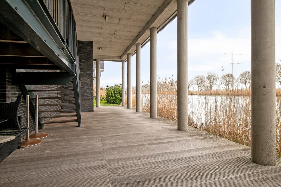 Spacious 4-Room Apartment with Water View in Almere Eilandenbuurt — 32
