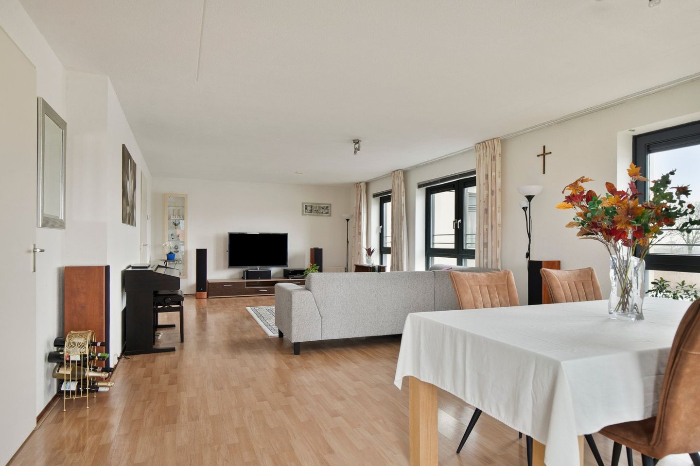 Spacious 4-Room Apartment with Water View in Almere Eilandenbuurt — 14