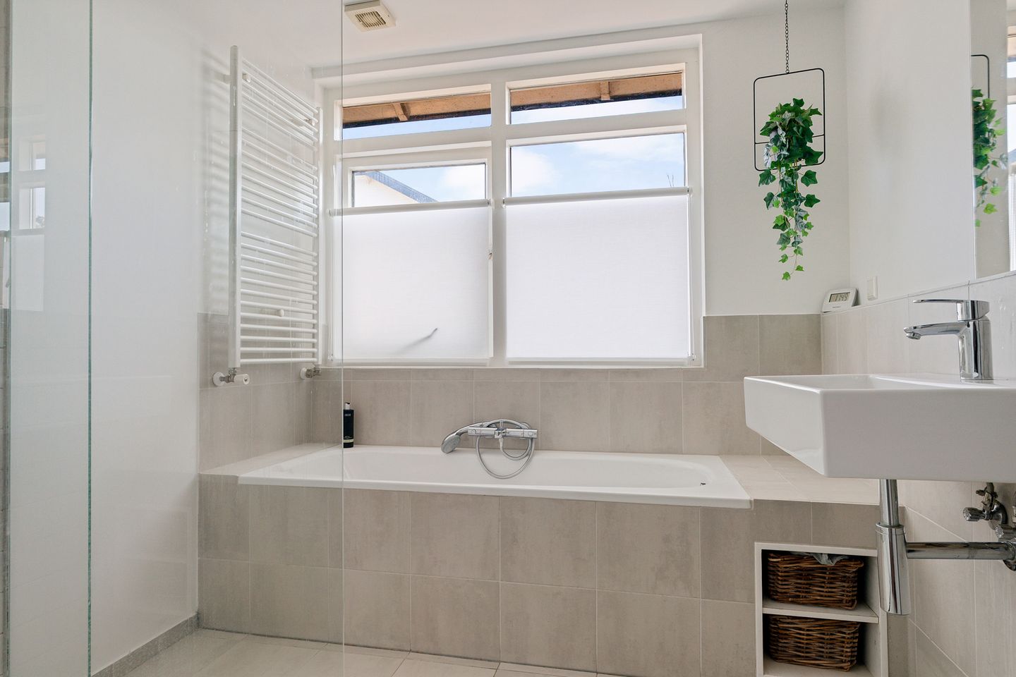 Spacious Extended and Insulated Family Home on a Prime Location — 14