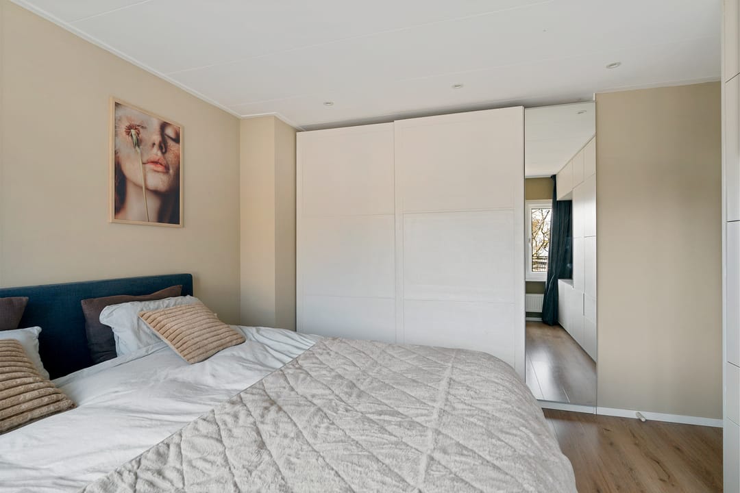 Spacious Extended and Insulated Family Home on a Prime Location — 17