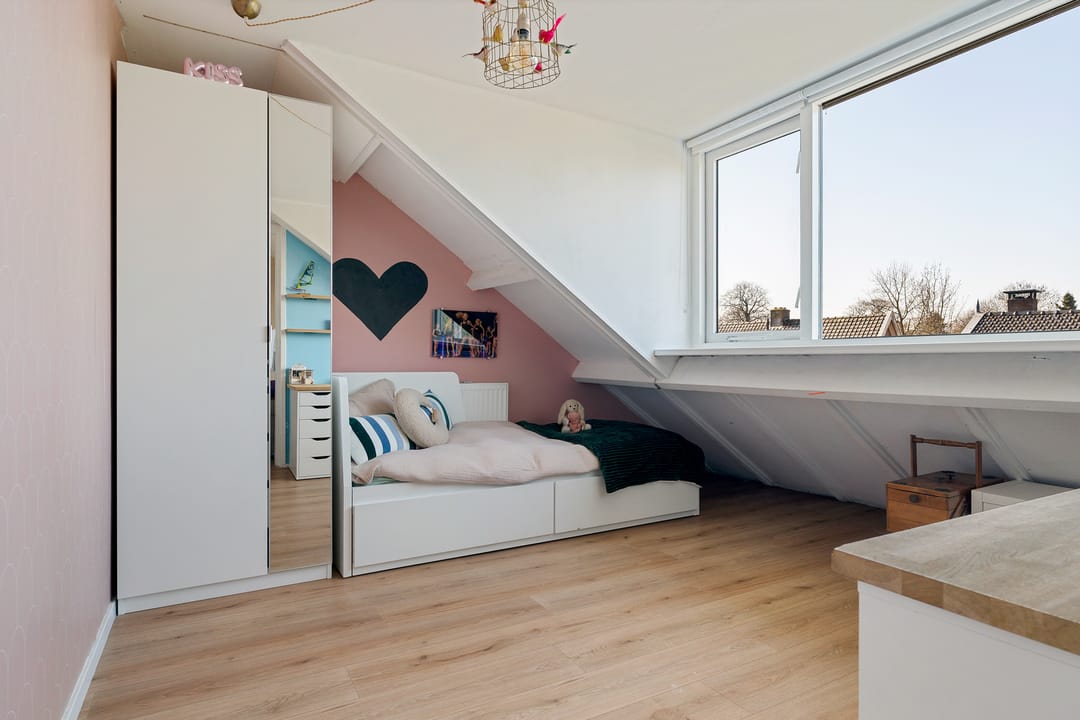 Spacious Extended and Insulated Family Home on a Prime Location — 23