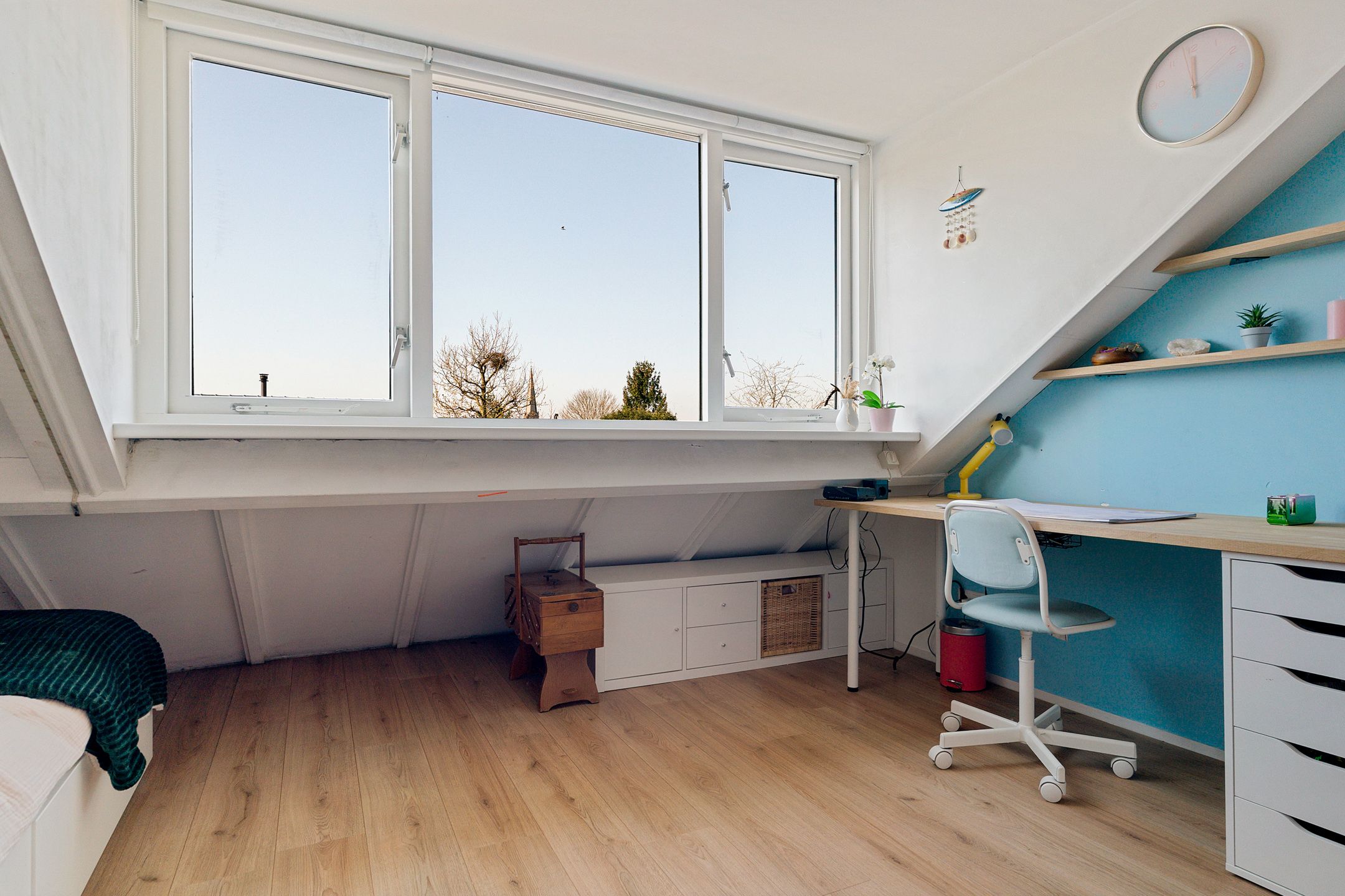 Spacious Extended and Insulated Family Home on a Prime Location — 24