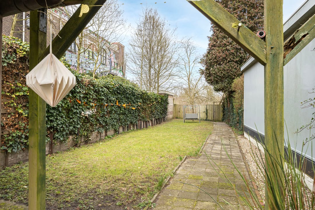 Spacious semi-detached home with four bedrooms and large garden in central Nijmegen — 18