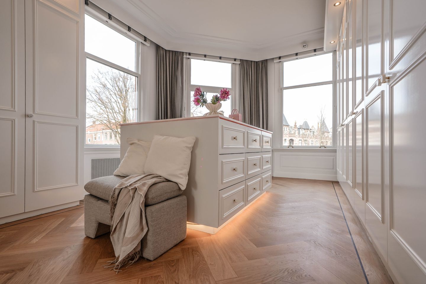 Exceptionally Renovated Corner Townhouse in Statenkwartier — 52