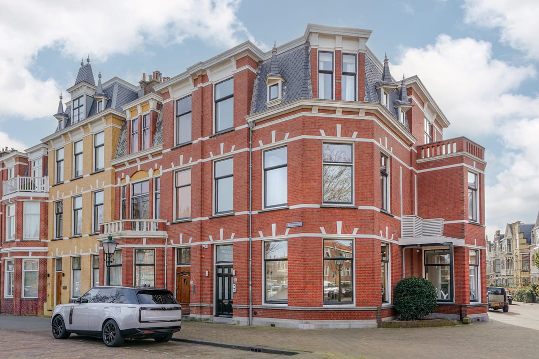 Exceptionally Renovated Corner Townhouse in Statenkwartier — 114