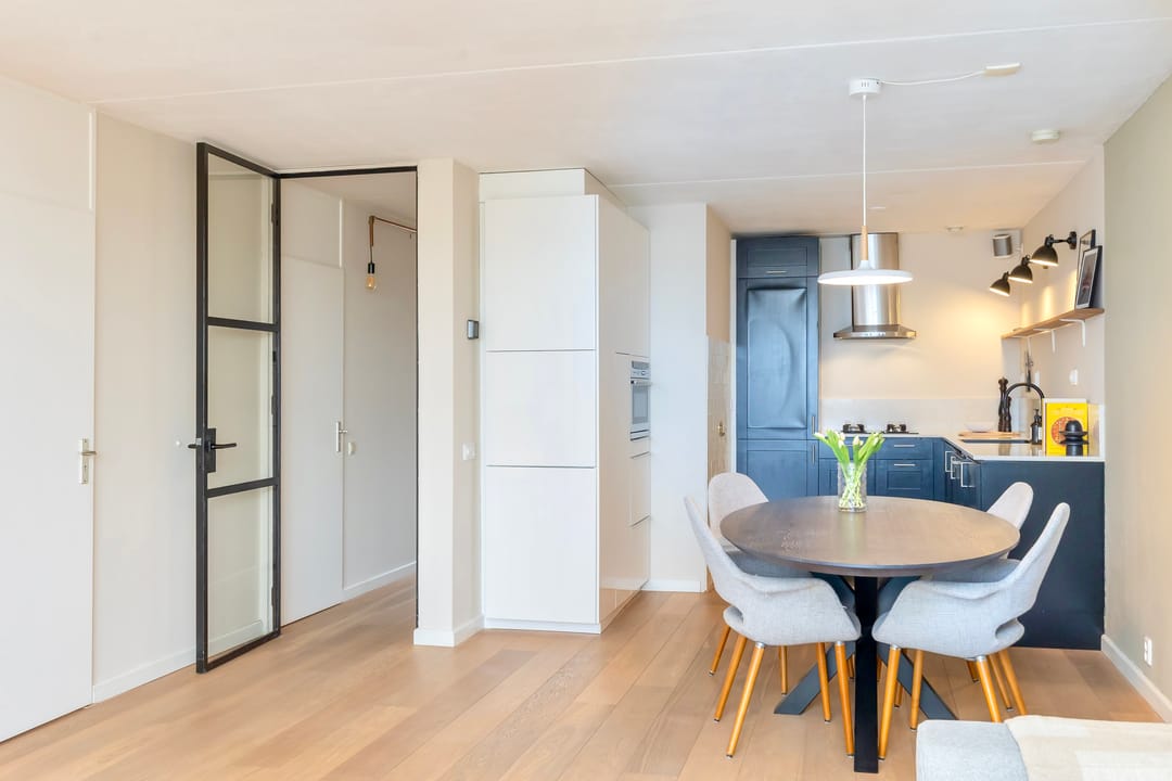 Light and well laid out 3-room apartment with water view in Oud-West — 19