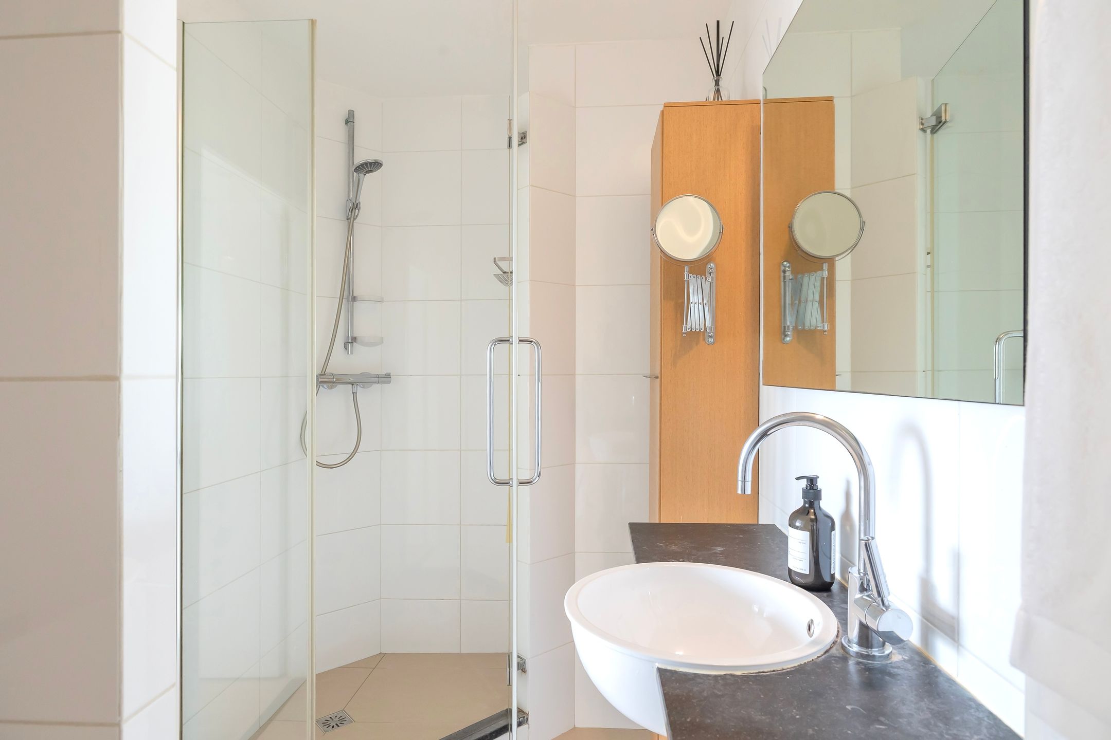 Light and well laid out 3-room apartment with water view in Oud-West — 31