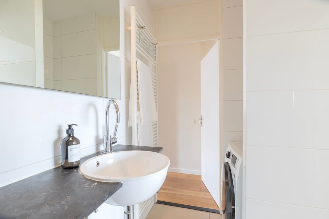 Light and well laid out 3-room apartment with water view in Oud-West — 32
