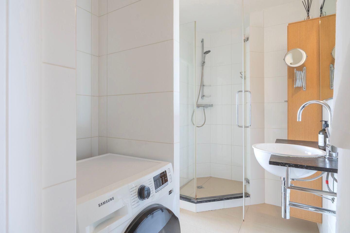 Light and well laid out 3-room apartment with water view in Oud-West — 33
