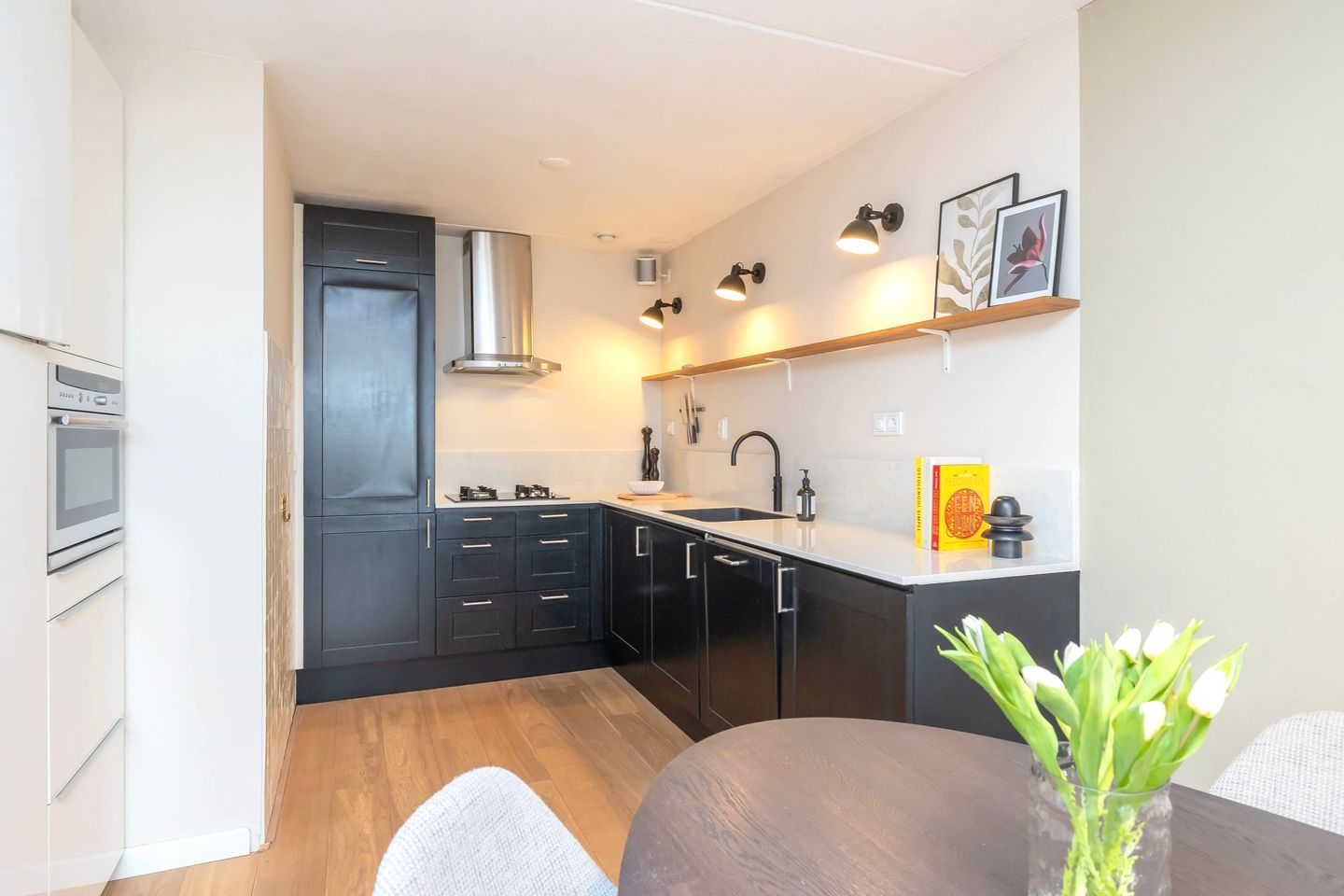 Light and well laid out 3-room apartment with water view in Oud-West — 17