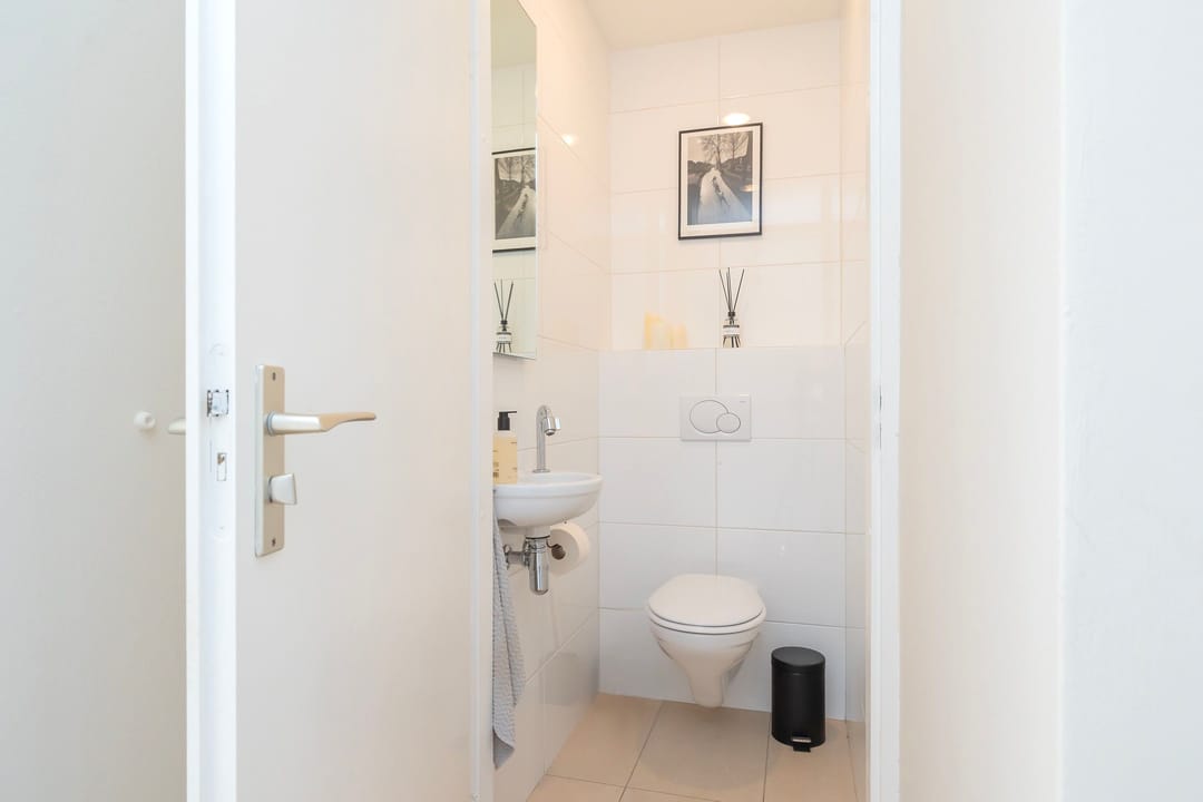 Light and well laid out 3-room apartment with water view in Oud-West — 35