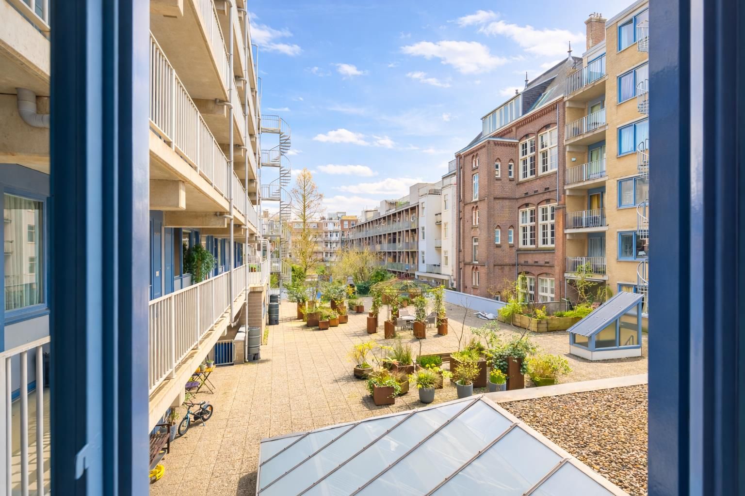 Light and well laid out 3-room apartment with water view in Oud-West — 41