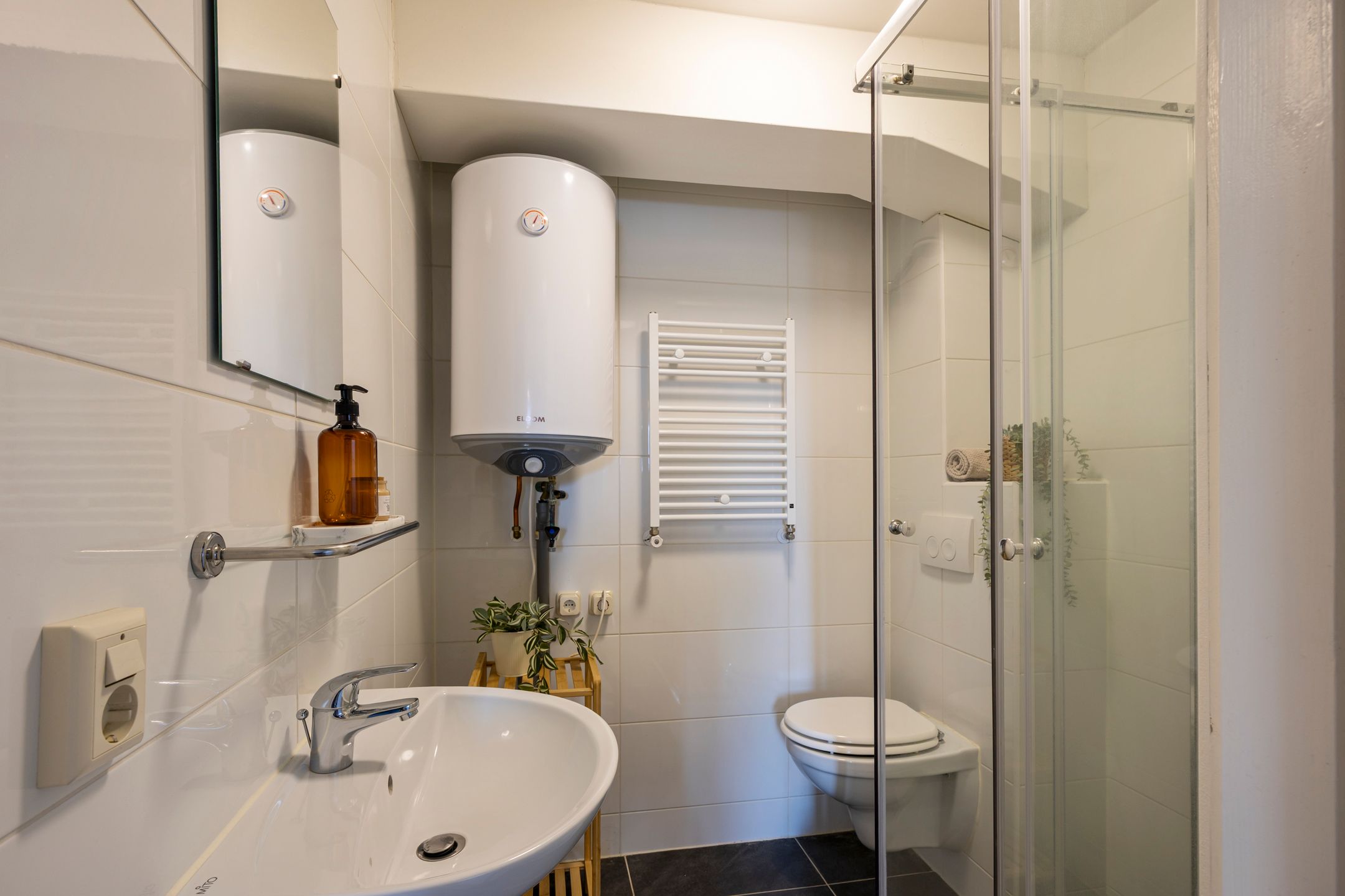 Photo 9 of van Hasseltkade 13-D04