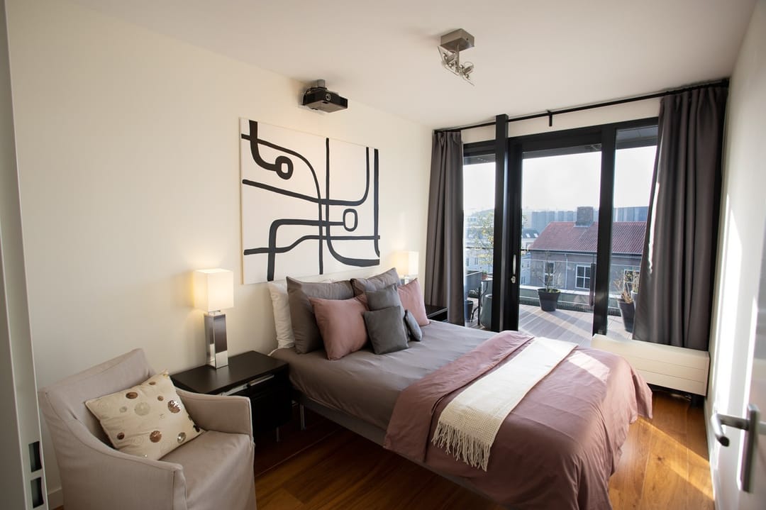 Modern Penthouse with 30 m² Roof Terrace in the City Center — 33