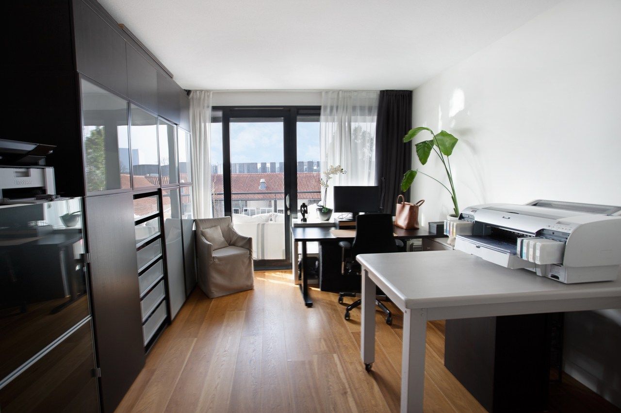 Modern Penthouse with 30 m² Roof Terrace in the City Center — 40