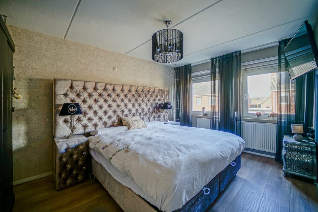 Spacious extended semi-detached home with four bedrooms in St. Willebrord — 16