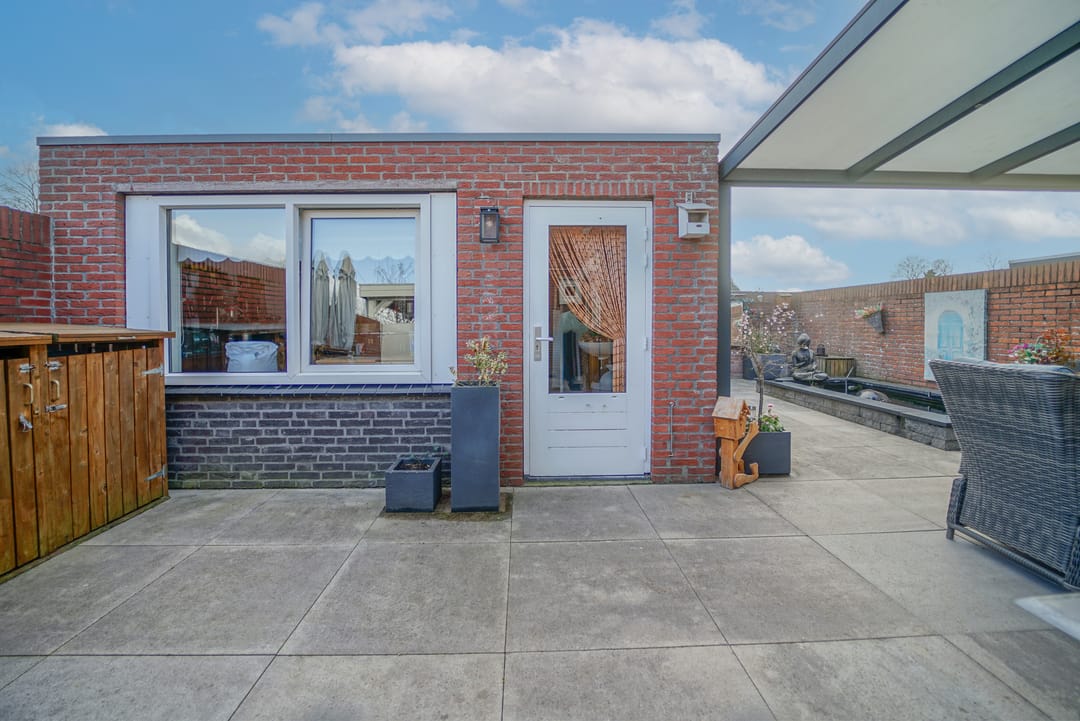 Spacious extended semi-detached home with four bedrooms in St. Willebrord — 36