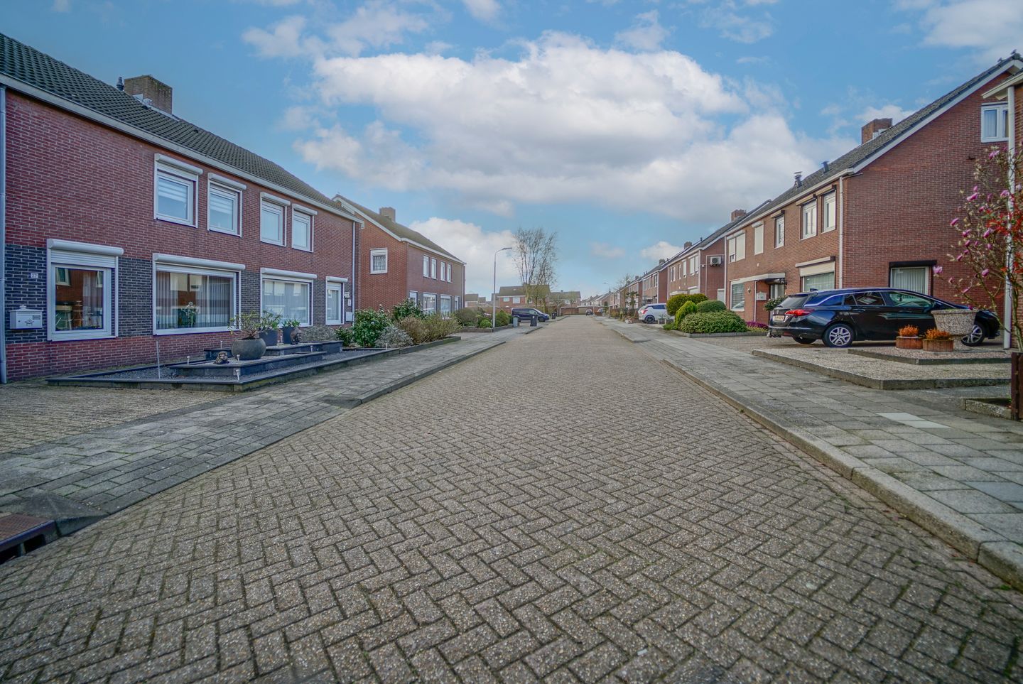Spacious extended semi-detached home with four bedrooms in St. Willebrord — 42