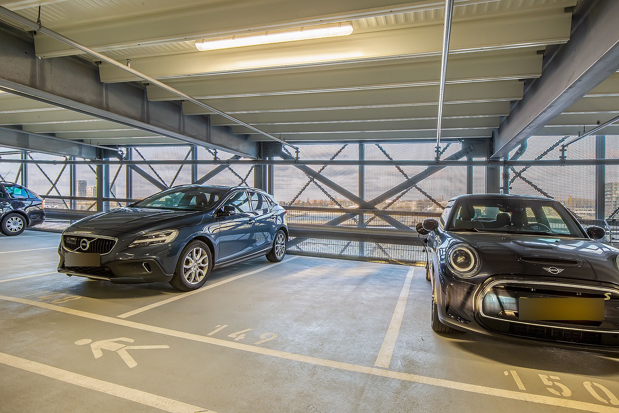 Distelweg 441-  false