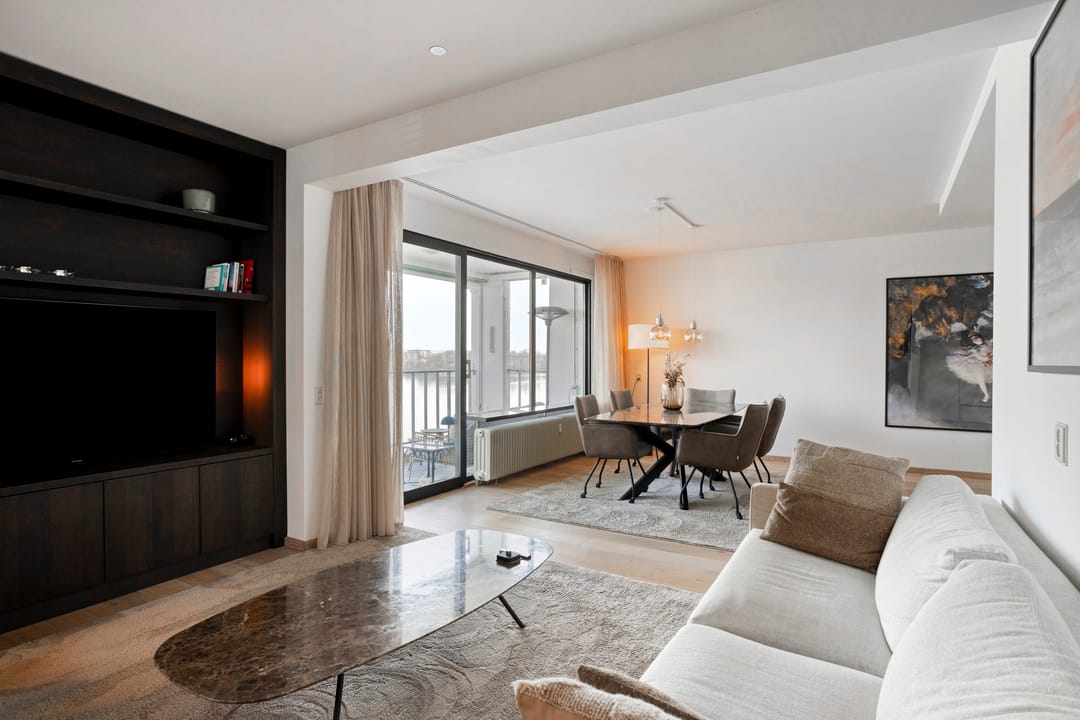Corner apartment with guest unit and Maas views in Maastricht Villapark — 19