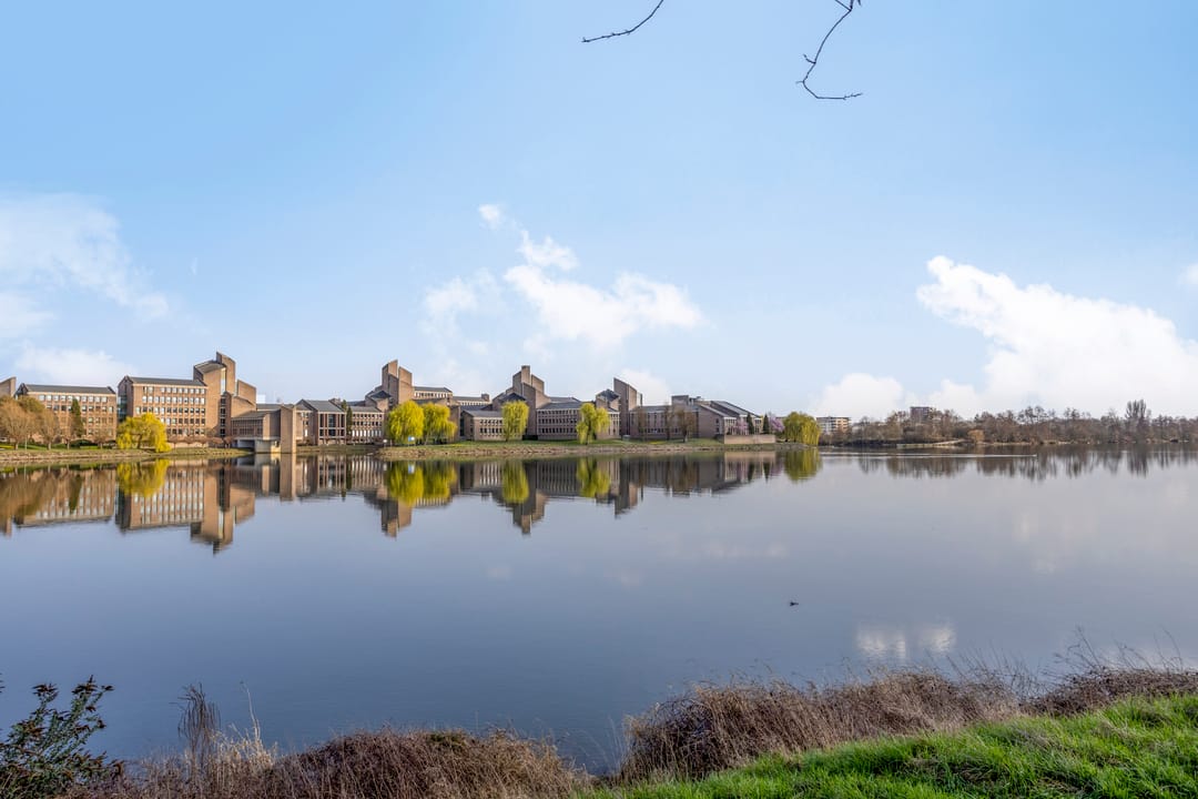 Corner apartment with guest unit and Maas views in Maastricht Villapark — 36
