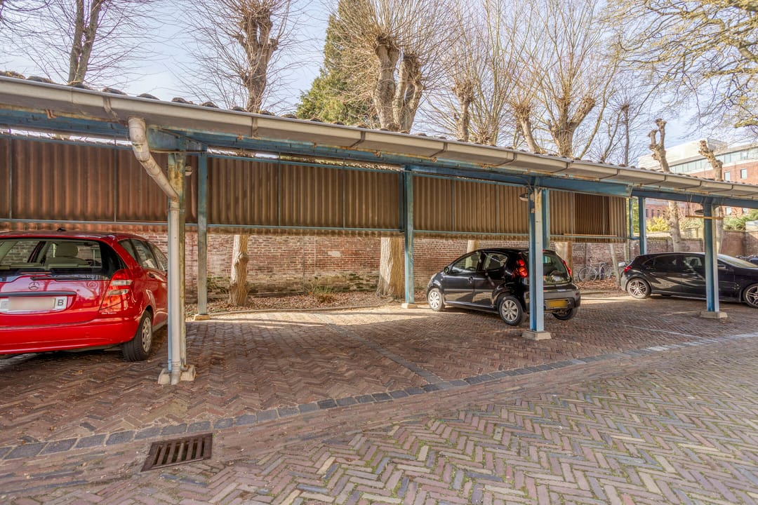 Corner apartment with guest unit and Maas views in Maastricht Villapark — 32