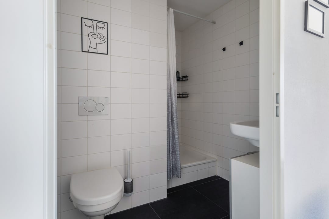 Modern Apartment with Balcony in Nieuwegein — 30