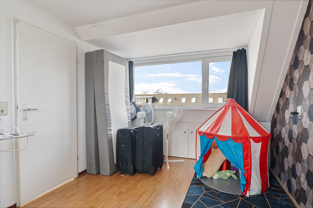 Spacious and Modern Terraced House with Four Bedrooms and Sunny Garden — 30
