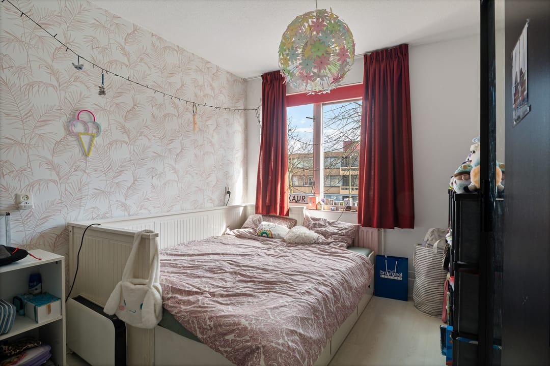 Spacious and Modern Terraced House with Four Bedrooms and Sunny Garden — 22