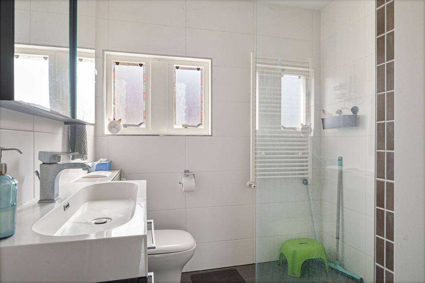 Spacious and Modern Terraced House with Four Bedrooms and Sunny Garden — 24