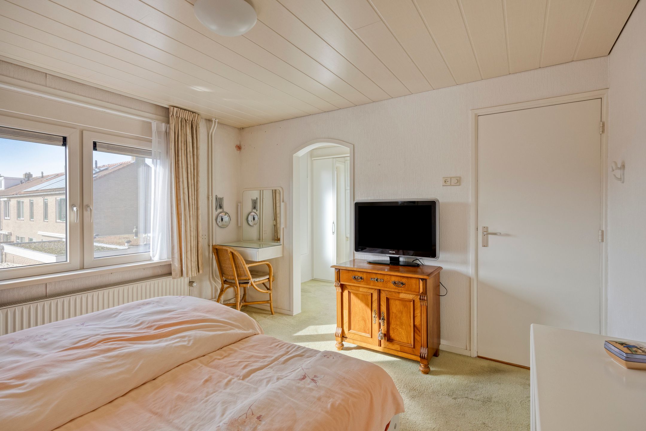 Spacious Family Home in Green Loosdrecht with South-Facing Garden — 19