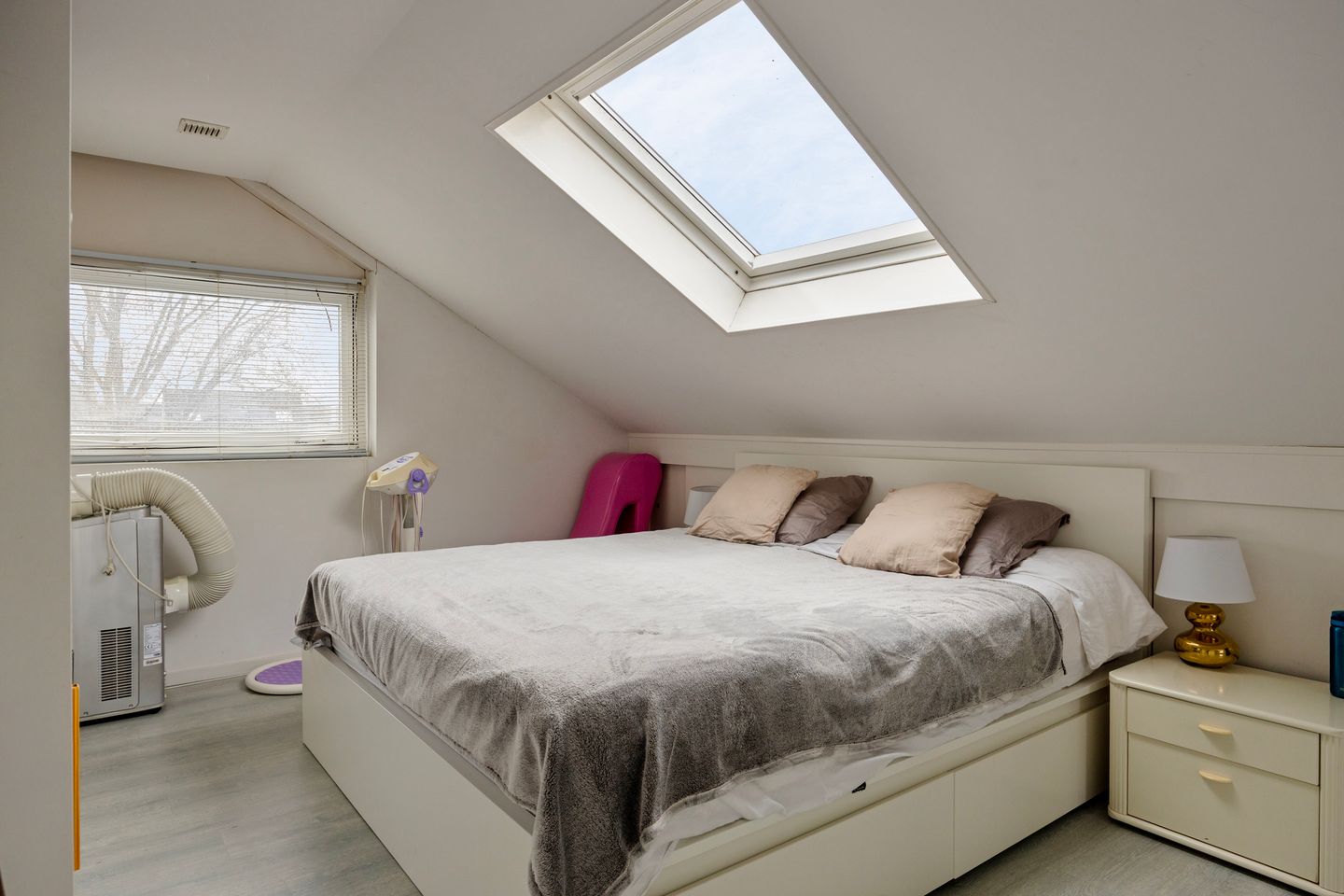 Spacious semi-detached house with 4 bedrooms and garage in Almere Muziekwijk — 25