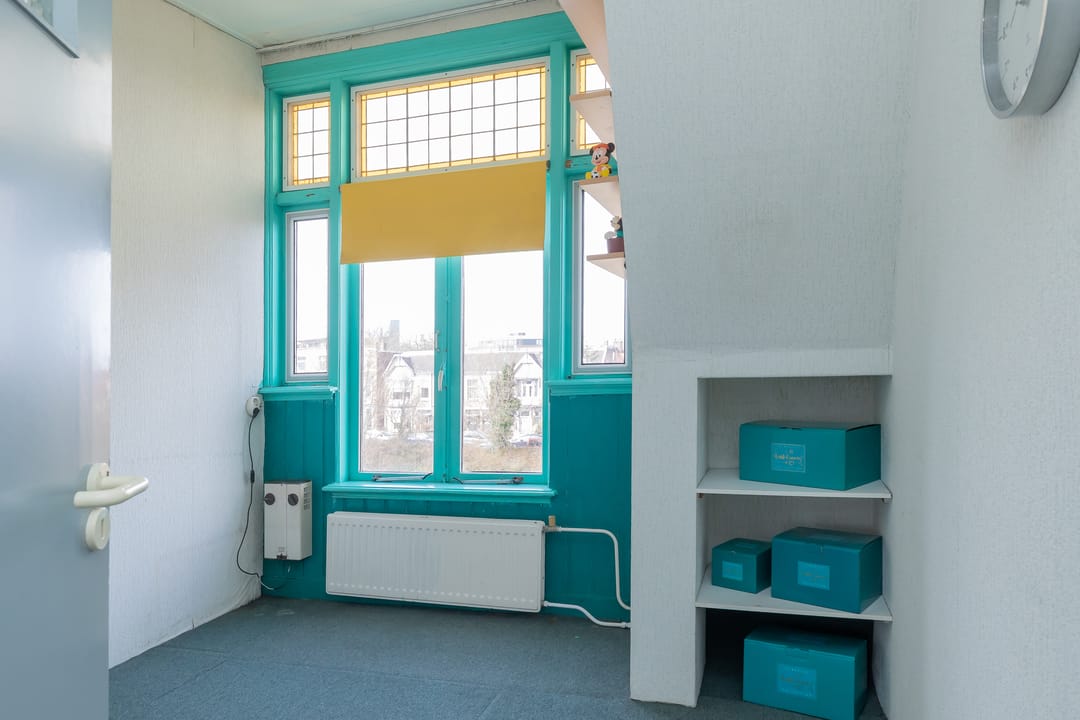 Spacious 1920s Upper Apartment with 4 Bedrooms and Balcony in IJmuiden — 13