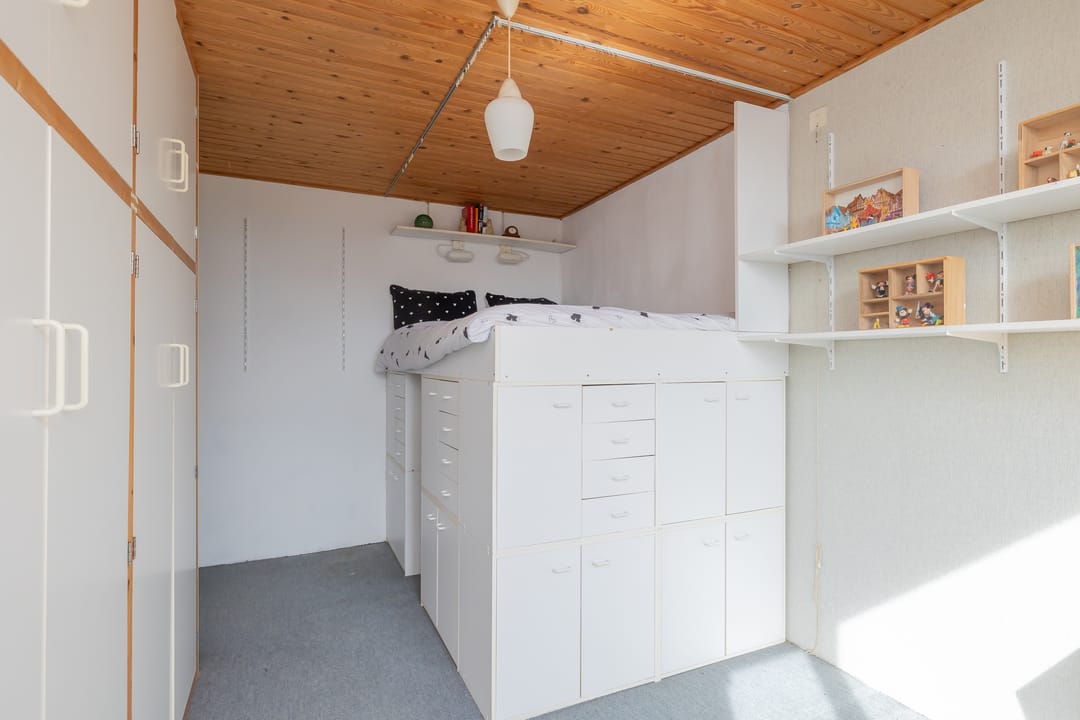 Spacious 1920s Upper Apartment with 4 Bedrooms and Balcony in IJmuiden — 16