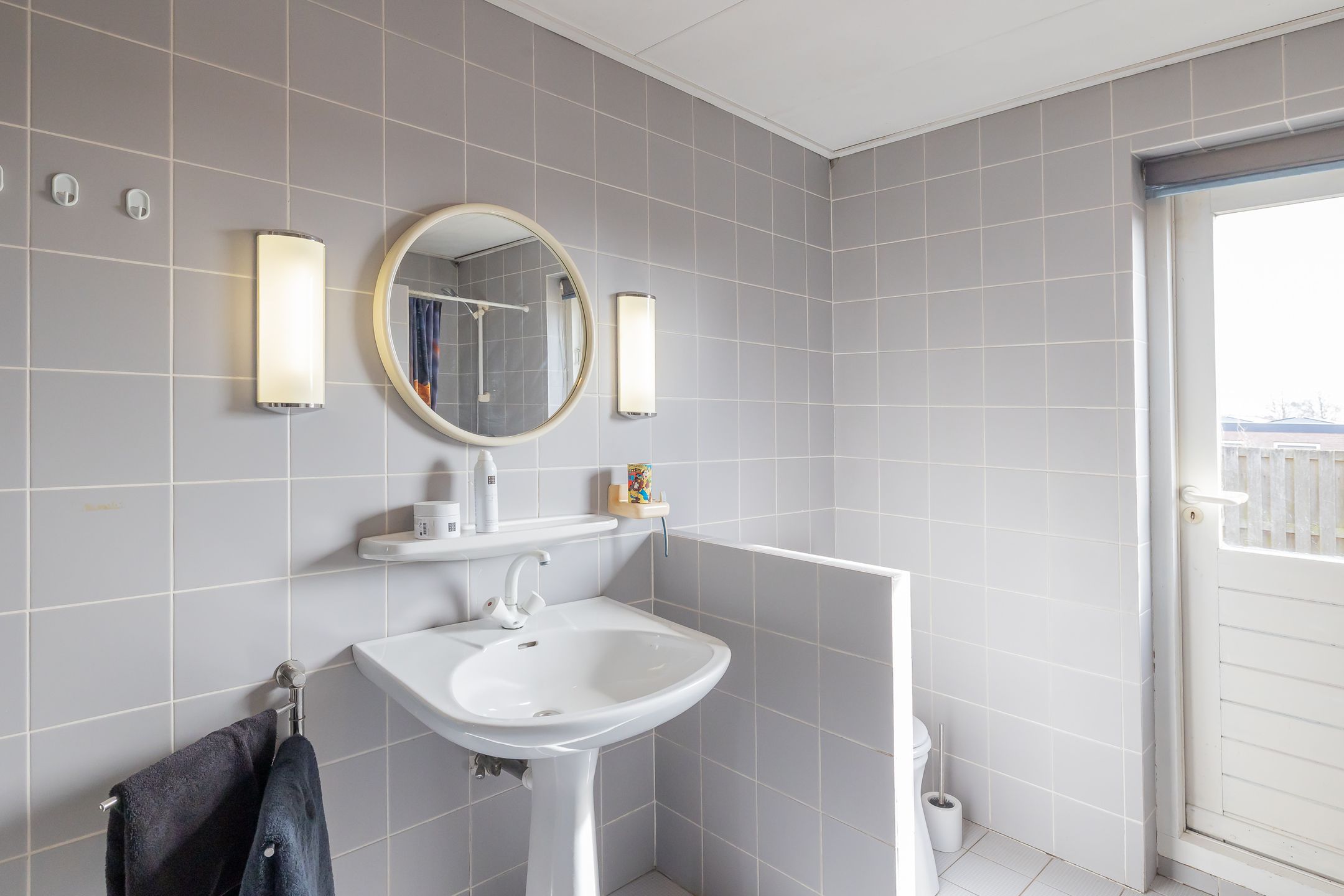 Spacious 1920s Upper Apartment with 4 Bedrooms and Balcony in IJmuiden — 18