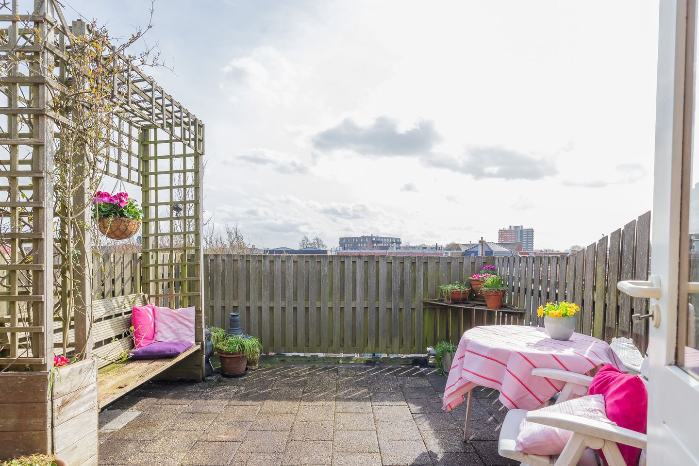 Spacious 1920s Upper Apartment with 4 Bedrooms and Balcony in IJmuiden — 19